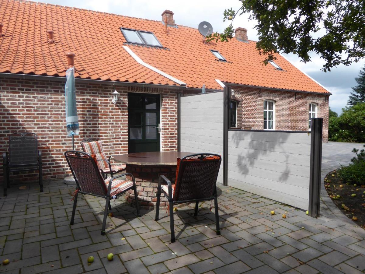 Ferienwohnung Gulf Im Gulfhof Am Kanal Grossefehn Ngoại thất bức ảnh